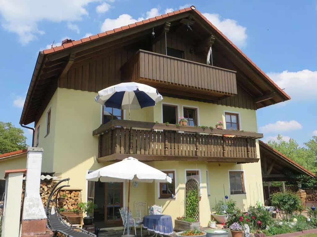 Charmante Ferienwohnung mit Balkon, Küche und WLAN in Starnberg, Starnberger See