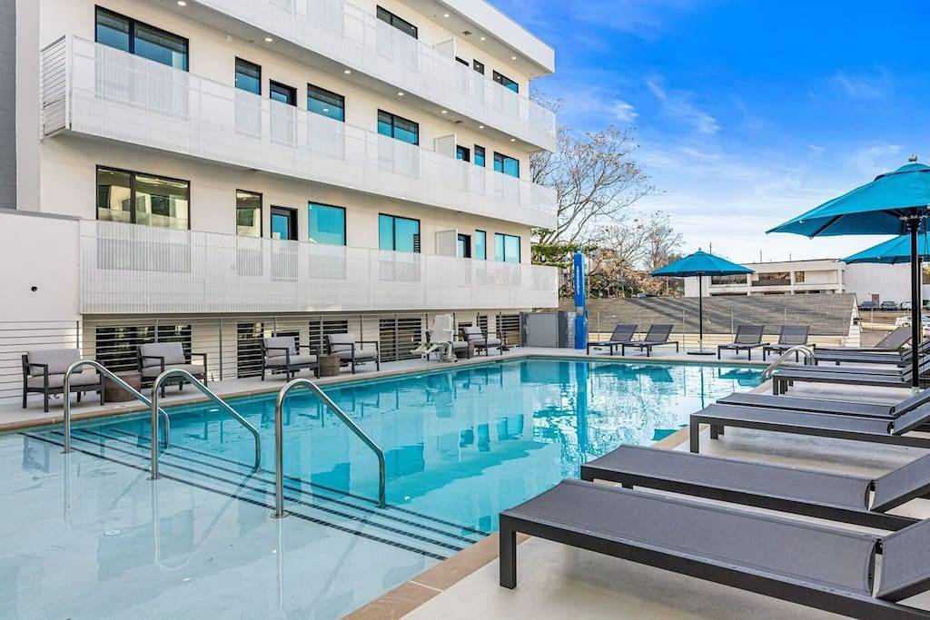Ganze Wohnung, Upscale Cozy Nashville Condo★ Pool, Patio, Parking in Nashville, Tennessee