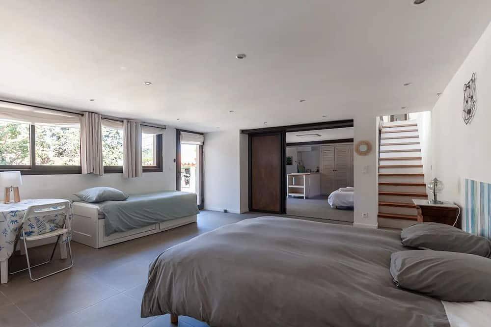 A 10 mn walk from the beach with view on the cap canaille house of 100 m2 in Cassis, Nationalpark Calanques