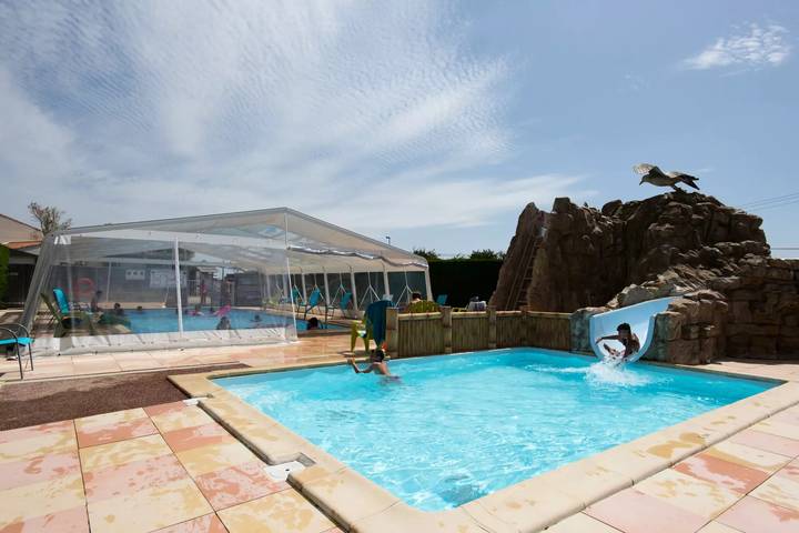 Camping pour 6 personnes, avec Terrasse et Piscine à Saint-Vincent-sur-Jard