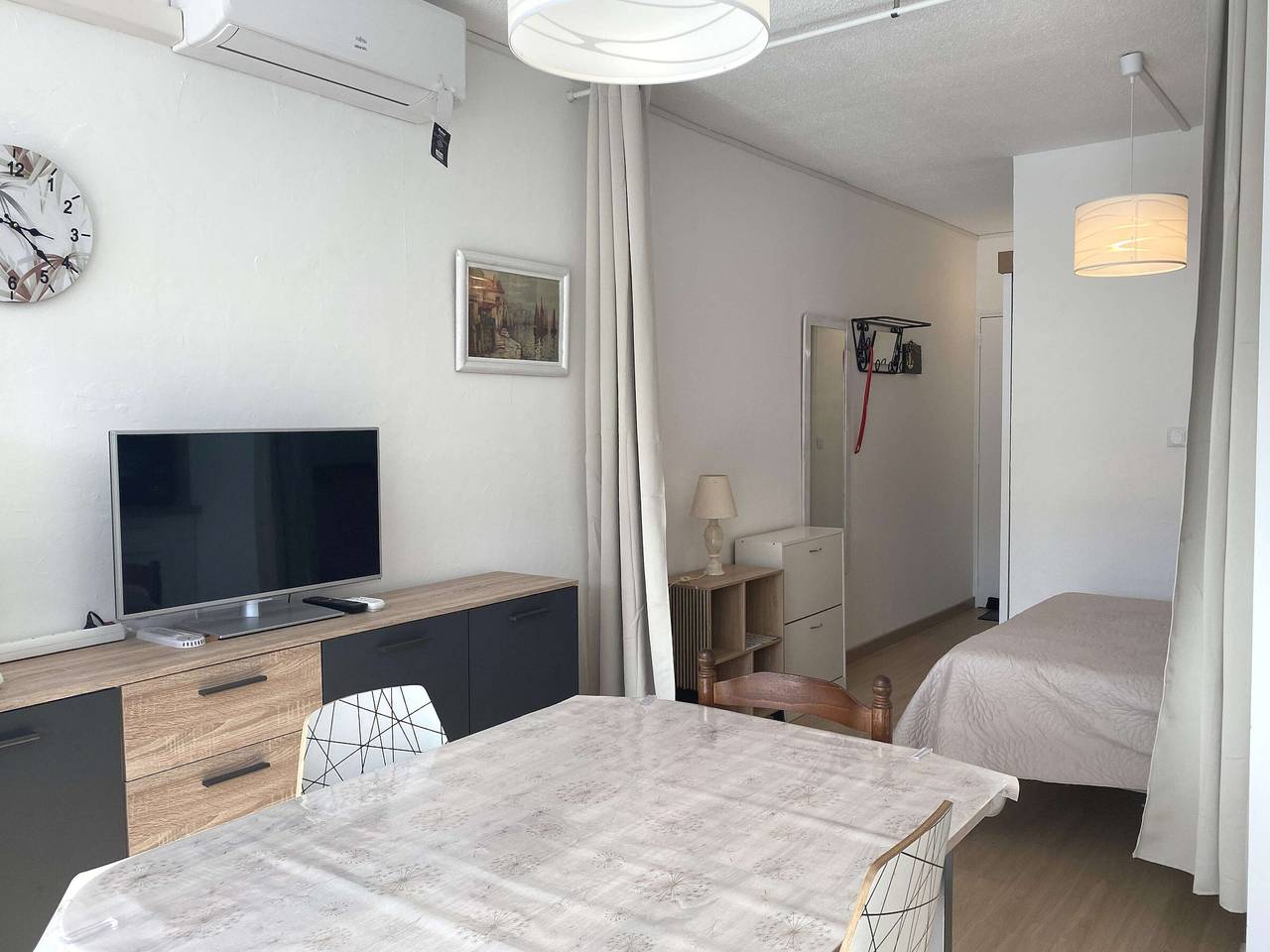 Entire apartment, Charming renovated studio with terrace, air conditioning and Wifi in Balaruc-les-Bains in Balaruc-les-Bains, Côte d'Améthyste