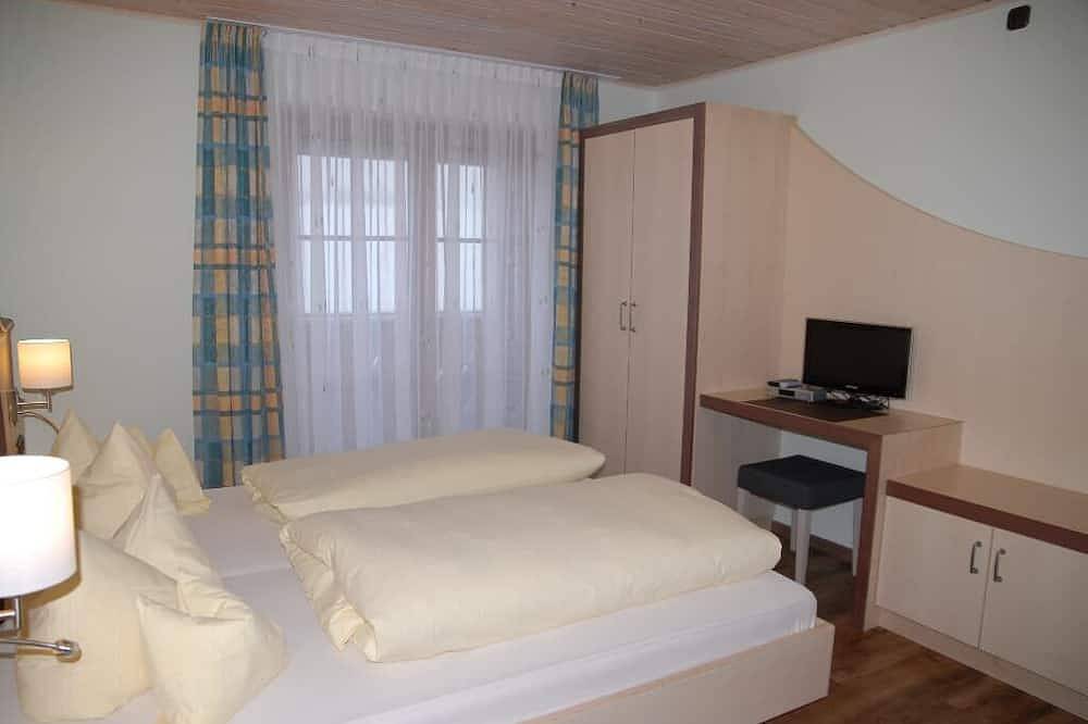 Ganze Wohnung, Gemütliche Fewo (55 m2) mit herrlicher Aussicht und Brötchenservice in Hohenwarth, Ostbayern