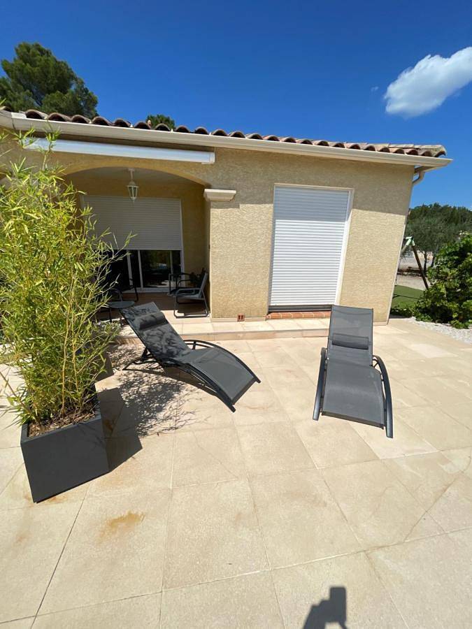 Gîte pour 2 personnes, avec jardin et piscine à Régusse - 3