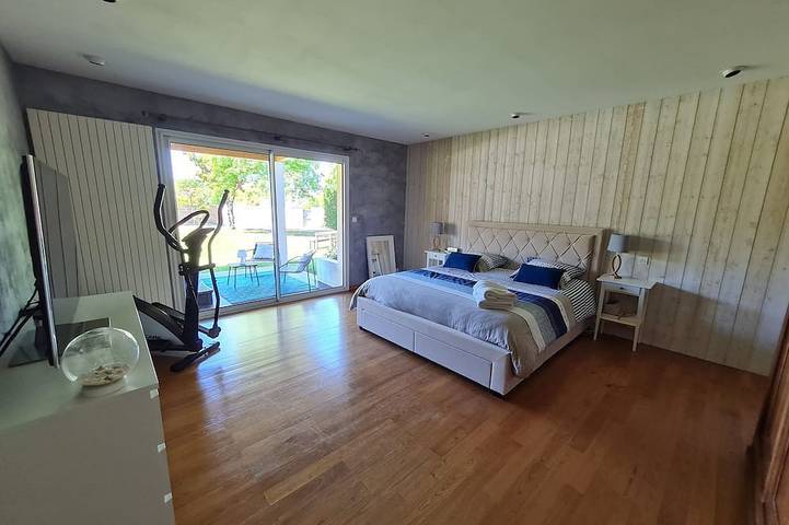 Location de vacances pour 10 personnes, avec piscine et jacuzzi, animaux acceptés à La Brède - 2