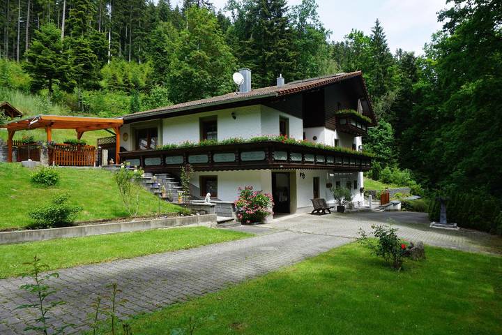 Ferienwohnung für 2 Personen, mit Balkon und Balkon/Terrasse sowie Terrasse und Garten in Bad Kötzting