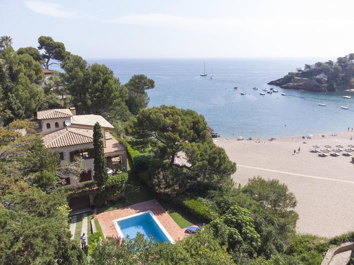 Ferienhaus für 8 Personen, mit Meerblick und Terrasse sowie Garten und Pool in Sa Riera