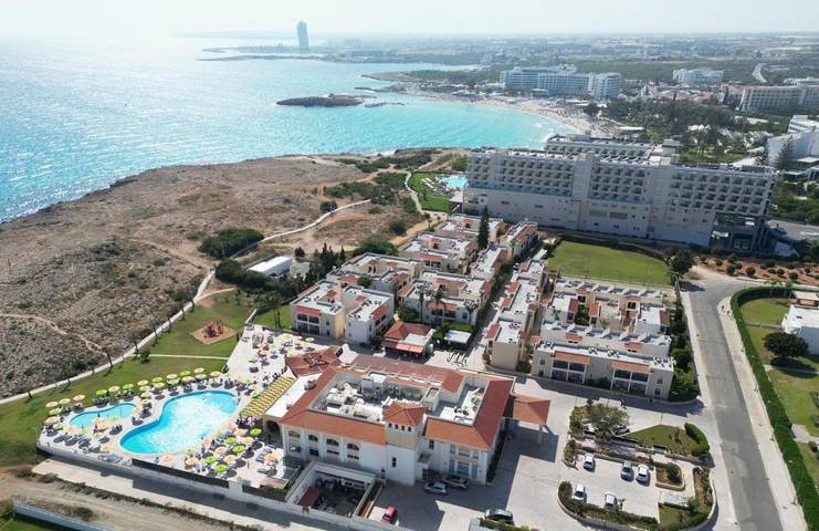 Resort per 3 persone, con Terrazza e Idromassaggio nonché Giardino e Piscina per bambini a Ayia Napa