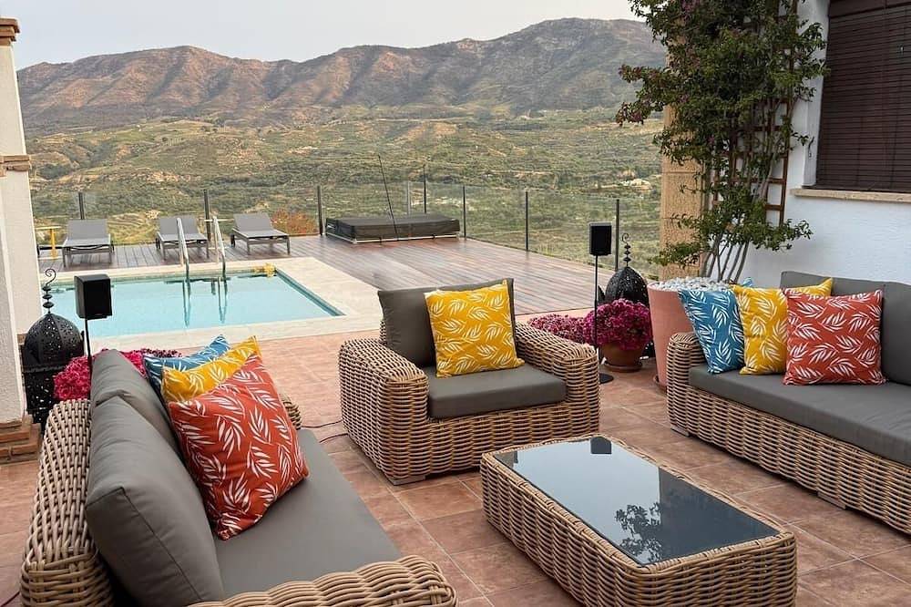 Villa rural tradicional con fantásticas vistas y gran piscina privada in El Valle, Provincia de Granada