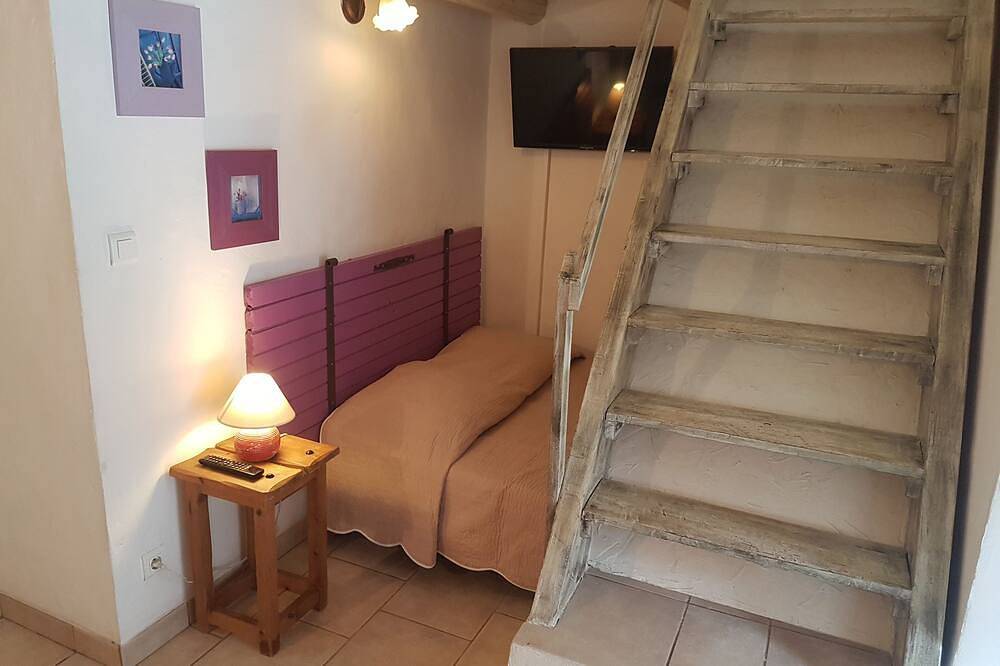 Maisonnette gîte 4 personnes à Eygalières au pied du parc naturel des Alpilles in Eygalières, Région d'Arles