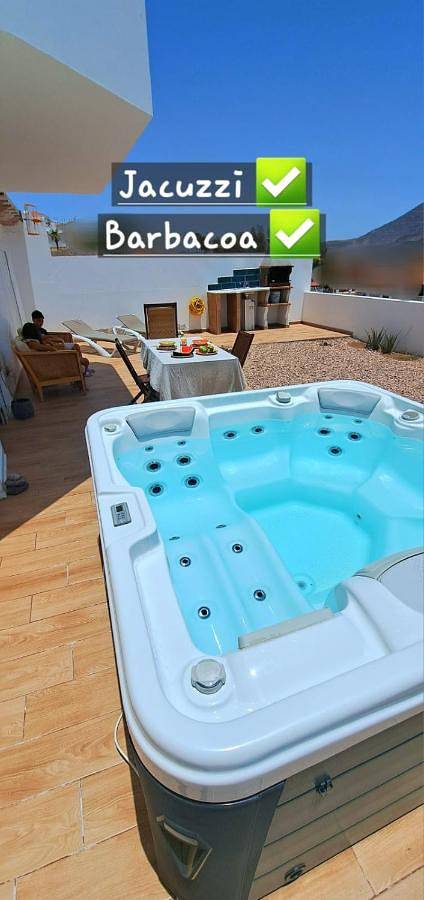 Apartamento de vacaciones para 2 personas, con jardín y jacuzzi - 1