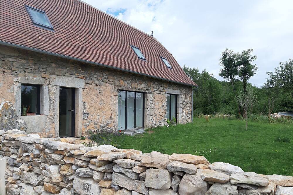 Maison surplombant le cirque d'Autoire in Loubressac, Parc Naturel Régional des Causses du Quercy
