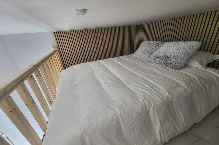 Entire apartment, Top Location - Newly Refurbed 2Bd, Sleeps 6 W/Loft in Cork, County Cork