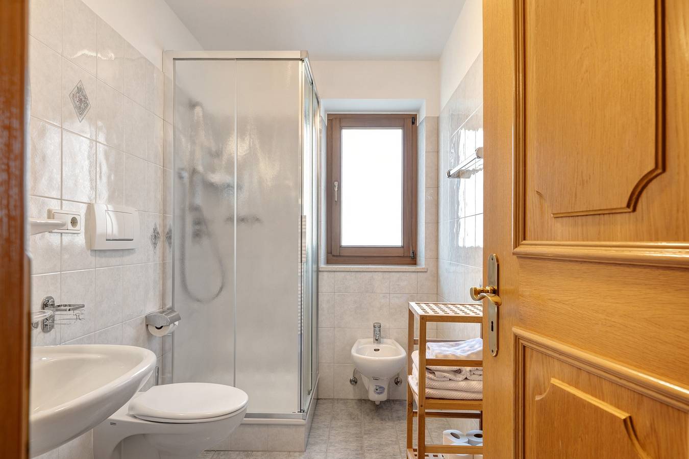 Ganze Wohnung, Ferienwohnung " Rosengarten" mit Gemeinschaftssauna- Balkon & Bergblick und Wlan in Steinegg (Karneid), Karneid