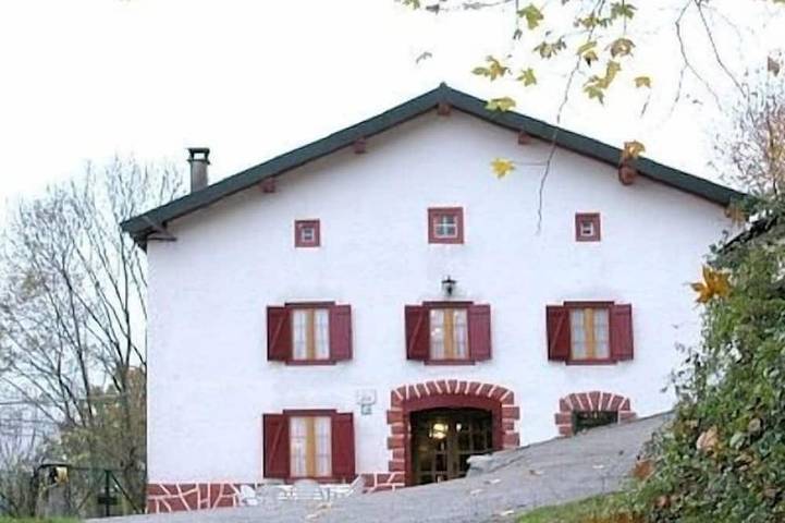 Gîte pour 13 personnes, avec Jardin