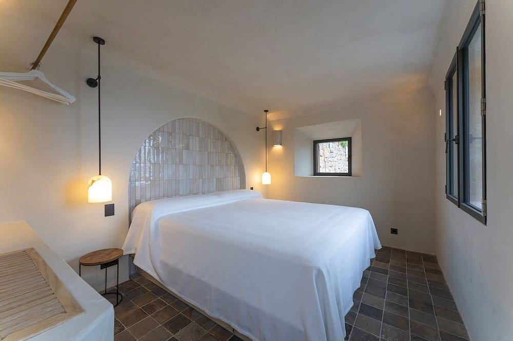 Can Na Julietta, house with private infinity pool and direct access to the sea. in Deià, West Majorca
