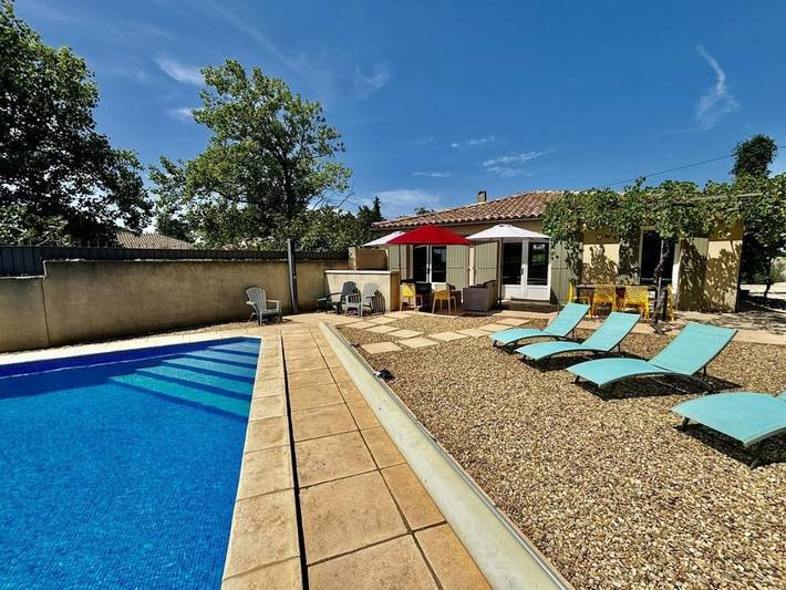 Location de vacances pour 6 personnes, avec terrasse ainsi que vue et piscine à Gigondas - 3