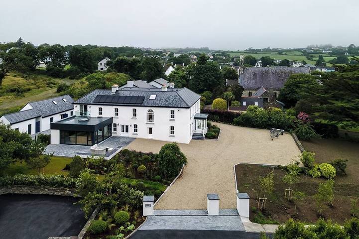 Holiday rental for 14 people, with garden in County Cork