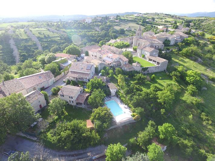 Gîte pour 15 personnes, avec piscine ainsi que jardin et balcon
