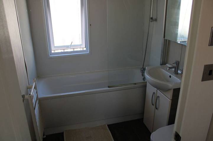 Sea Front 2 Bedroom Lodge (Honeysuckle 95) at Trecco Bay Holiday Park, Porthcawl in Porthcawl, Bridgend e dintorni