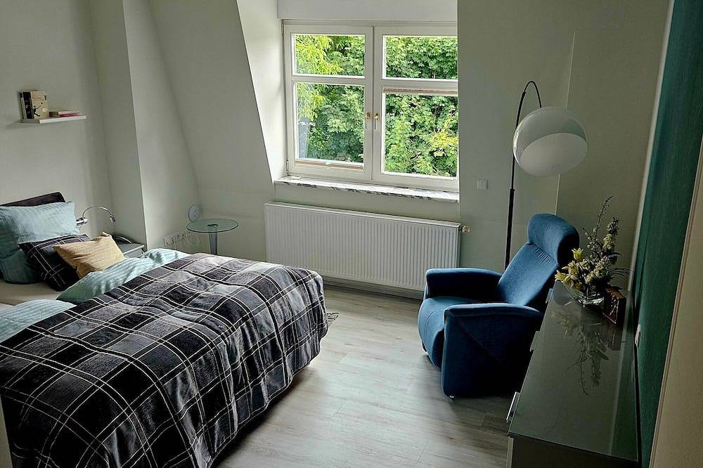 Ganze Wohnung, Apartment 'Anna' mit Balkon und Wlan in Hohen Neuendorf, Ruppiner Seenland