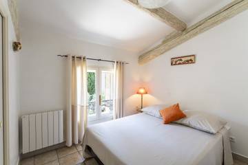 Holiday Home for 4 People in Cabrières-d'Avignon, Provence-Alpes-Côte d'Azur, Photo 4