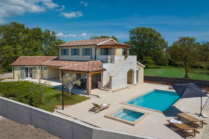 Villa pour 9 personnes, avec piscine et balcon/terrasse à Kavran - 3