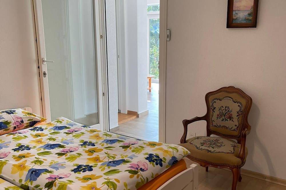 Ganze Wohnung, Sonnige 4-Zi-Wohnung mit grosser Palmenterrasse. Seeblick in Caslano, Luganersee