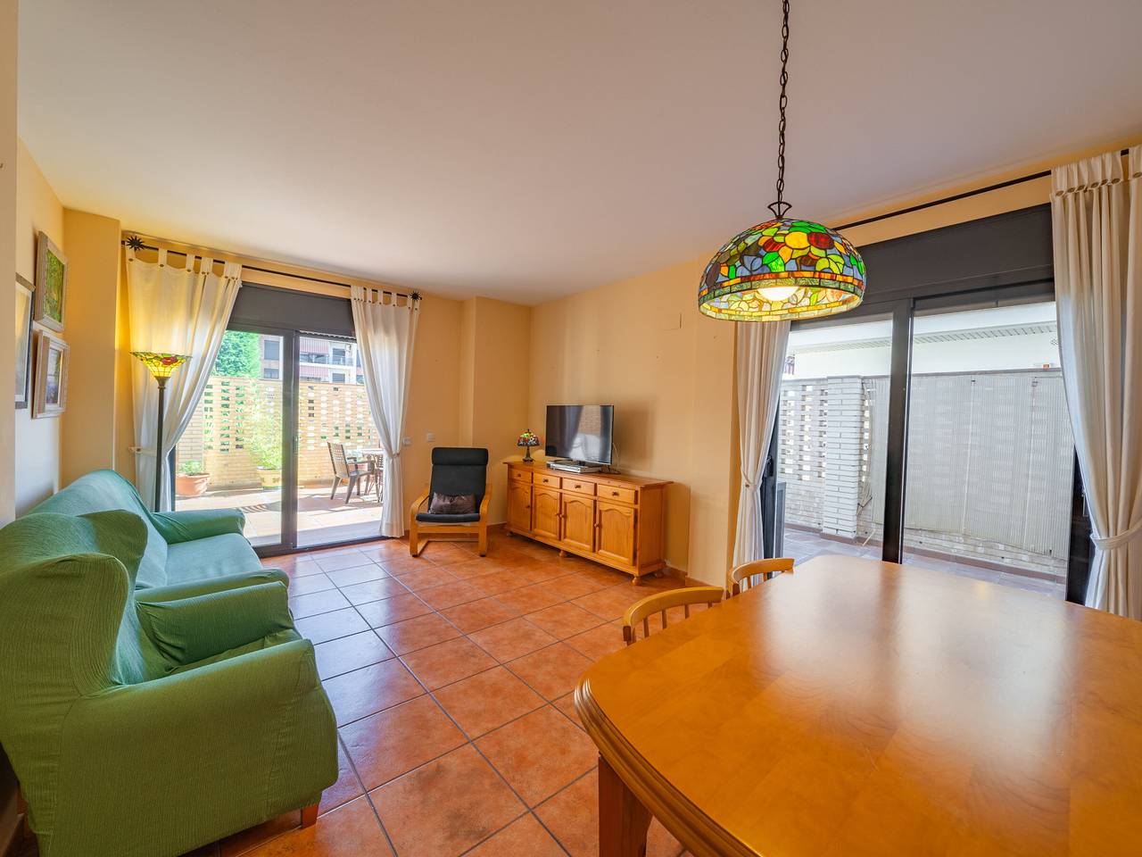Ganze Wohnung, Modernes Apartment für 6 Personen in Strandnähe, mit Terrasse, Wlan und Parkplatz in Pineda de Mar, Costa del Maresme