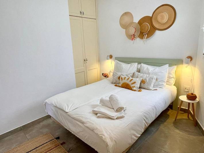 Gîte pour 2 personnes, avec terrasse et vue à La Santa - 2