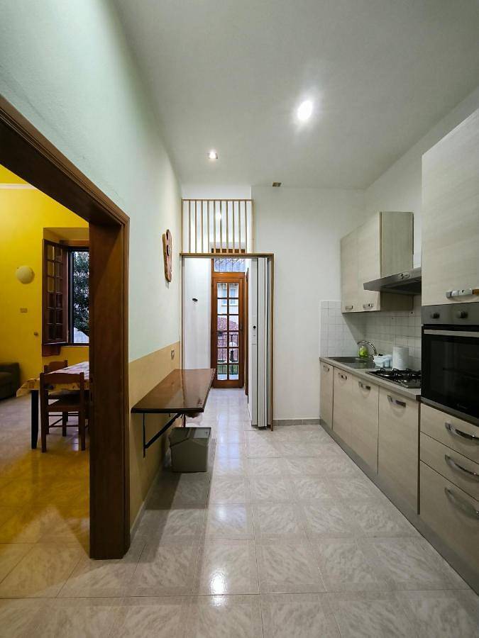 Baita per 4 persone, con balcone e panorama, adatto a famiglie con bambini a Roma