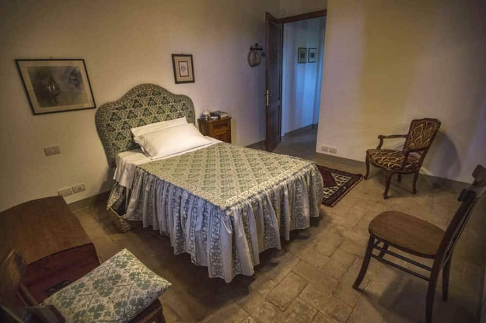 Fantastic villa with view. Pool, children's playground in Torrita di Siena, Chianti