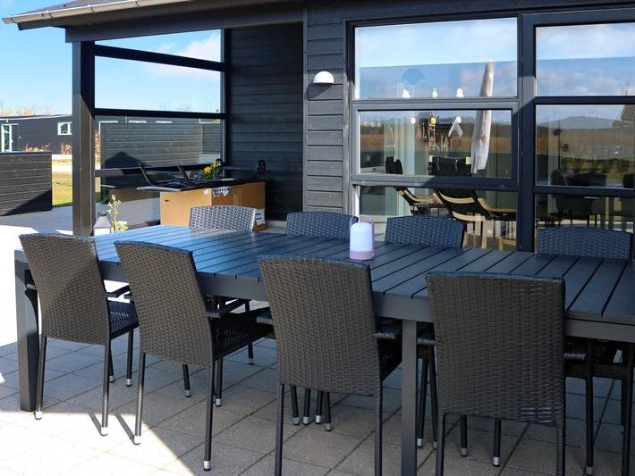 Ferienhaus für 8 Personen, mit Balkon/Terrasse und Sauna sowie Terrasse und Whirlpool, kinderfreundlich in Øster Hurup - 2