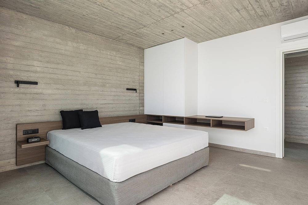 Inspiring Industrial Design Villa Overlooking Falasarna Beach in Falassarna, Chania und Umgebung