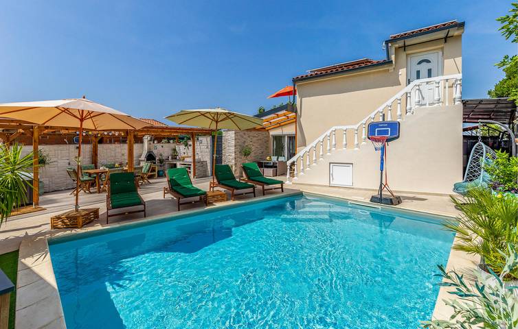 Ferienhaus für 6 Personen, mit Terrasse und Pool in Marčana - 2