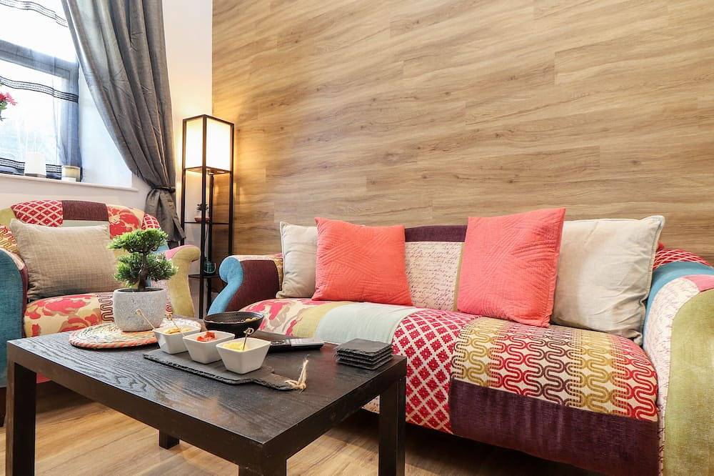 The Dynar, pet friendly, character holiday cottage in Helston in Helston, Cornwall