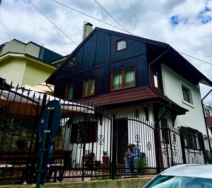 Gîte pour 2 personnes, avec jardin ainsi que terrasse et vue à Sinaia