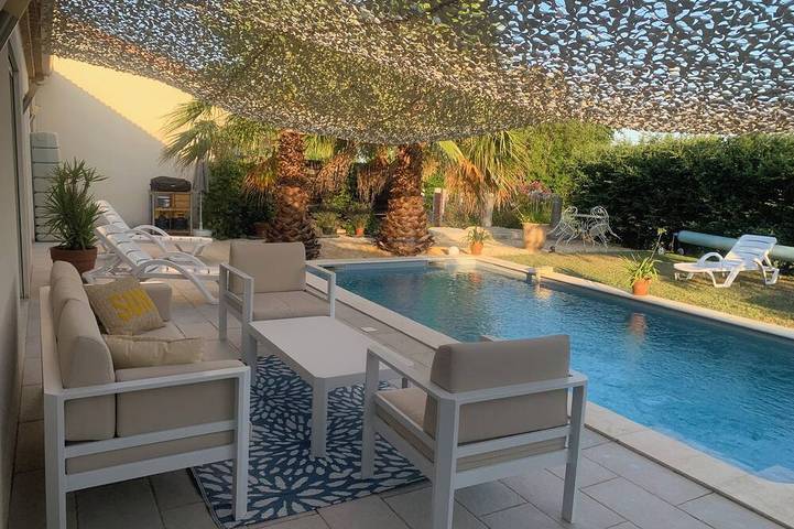 Location de vacances pour 6 personnes, avec terrasse et jardin à Arpaillargues-et-Aureillac