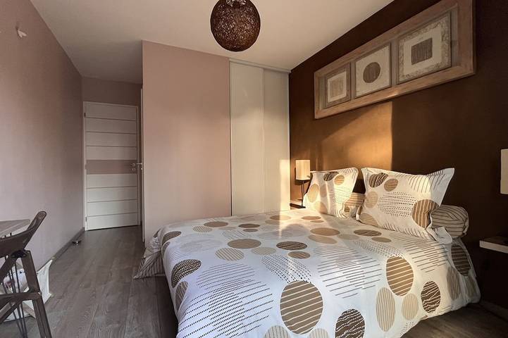 Location de vacances pour 11 personnes, avec terrasse et jardin à Saint-Julien-de-Peyrolas - 3