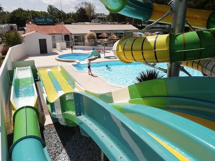 Camping pour 5 personnes, avec bassin pour enfant et jacuzzi