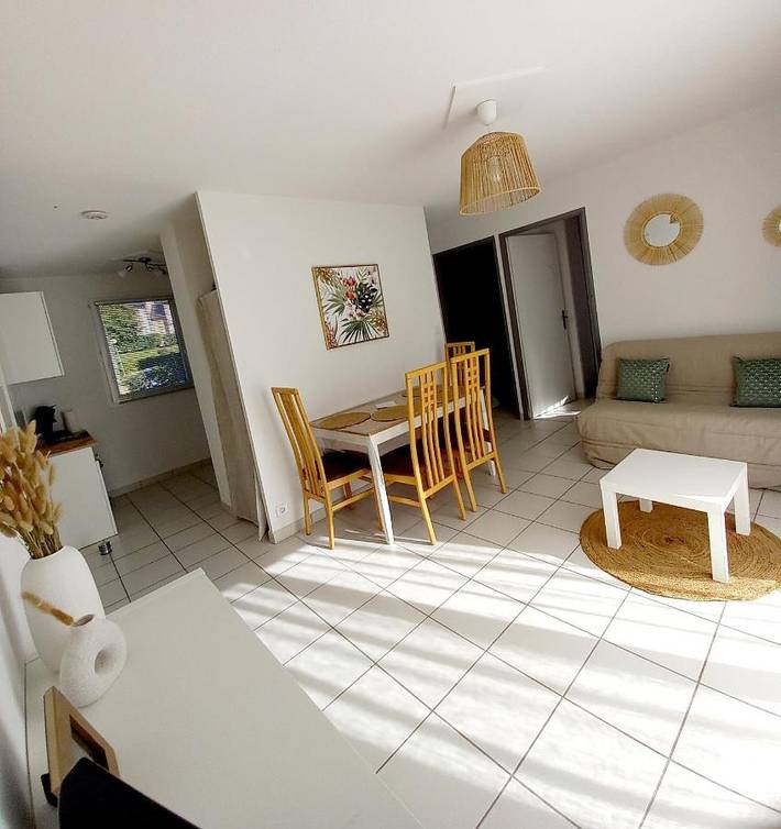 Gîte pour 6 personnes, avec piscine et jardin dans Saint-Geniez-d'Olt-et-d'Aubrac - 2