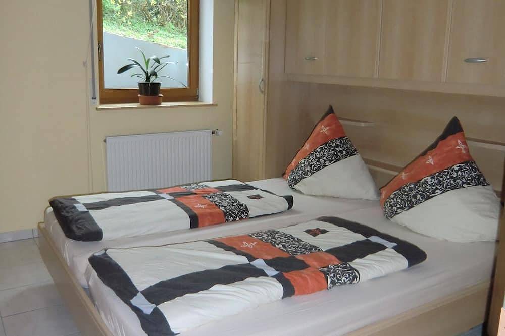 Ganze Wohnung, Romantisches Weindorf große, ruhige Südterrasse, Moselpanoramawege, Gartensauna in Minheim, Bernkastel-Kues & Umgebung