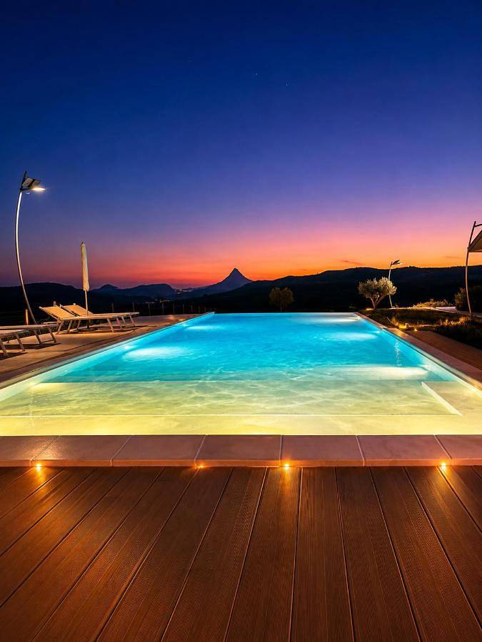 Location de vacances pour 3 personnes, avec Terrasse et Jardin ainsi que Bassin pour enfant et Piscine à Mazzarino