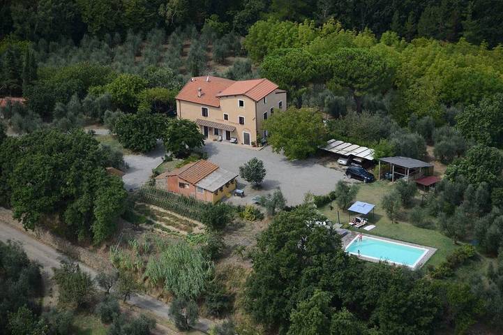 Agriturismo Pisa Hills-Girasole. Area Esterna Privata. Piscina in Terricciola, Pisa e dintorni