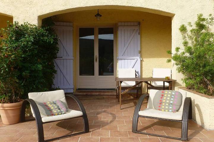 Gîte pour 2 personnes, avec terrasse et jardin à Le Luc - 4