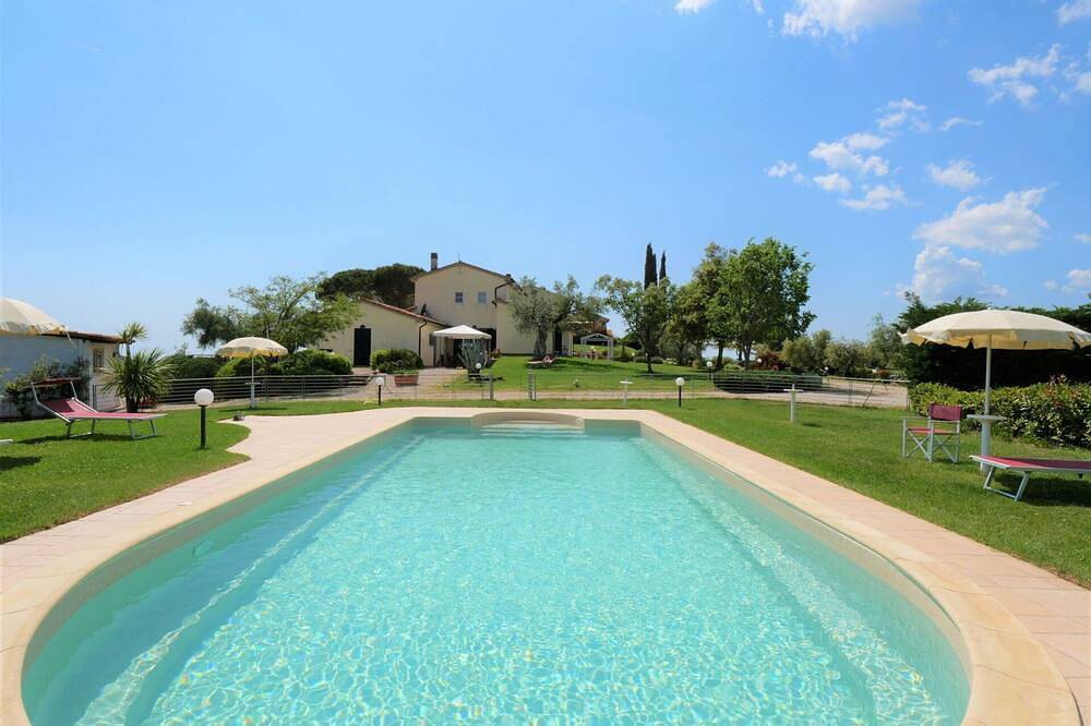 Precioso apartamento en villa para 4 personas con Wifi, piscina, Tv, terraza y mascotas permitida in Massa Marittima, Provincia de Grosseto