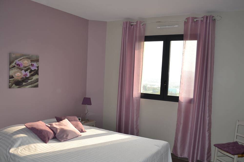 Casa piscina cubierta privada sin vecinos climatizada a 30 ° C en Normandía in Neufchâtel-en-Bray, Región de Dieppe