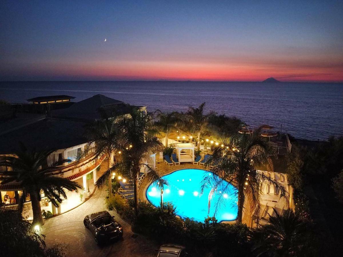 Resort Rocca di Vadaro - Seafront Suites, Rooms & Apartments in Tonicello, Ricadi (comune)