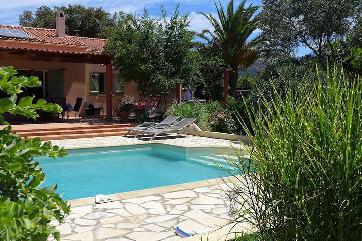 Location de vacances pour 6 personnes, avec jardin, animaux acceptés à Montegrosso