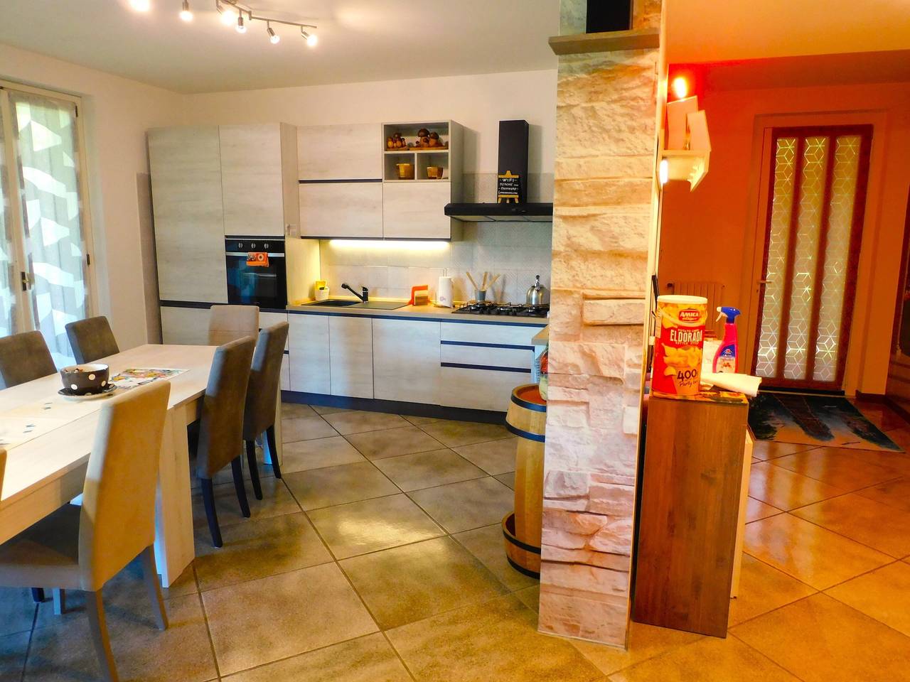 Entire apartment, Lukas Home – Apartment for 6 Guests with Game Room, Near the Lake in Merone, Brianza