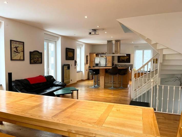 Location de vacances pour 17 personnes, avec vue ainsi que balcon et sauna dans Gare Du Mont Dore